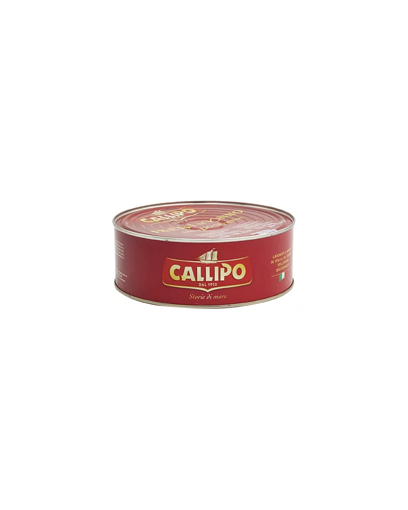 黄金鱼肉罐头。来自callipo的橄榄油浸2.4公斤的金枪鱼切片